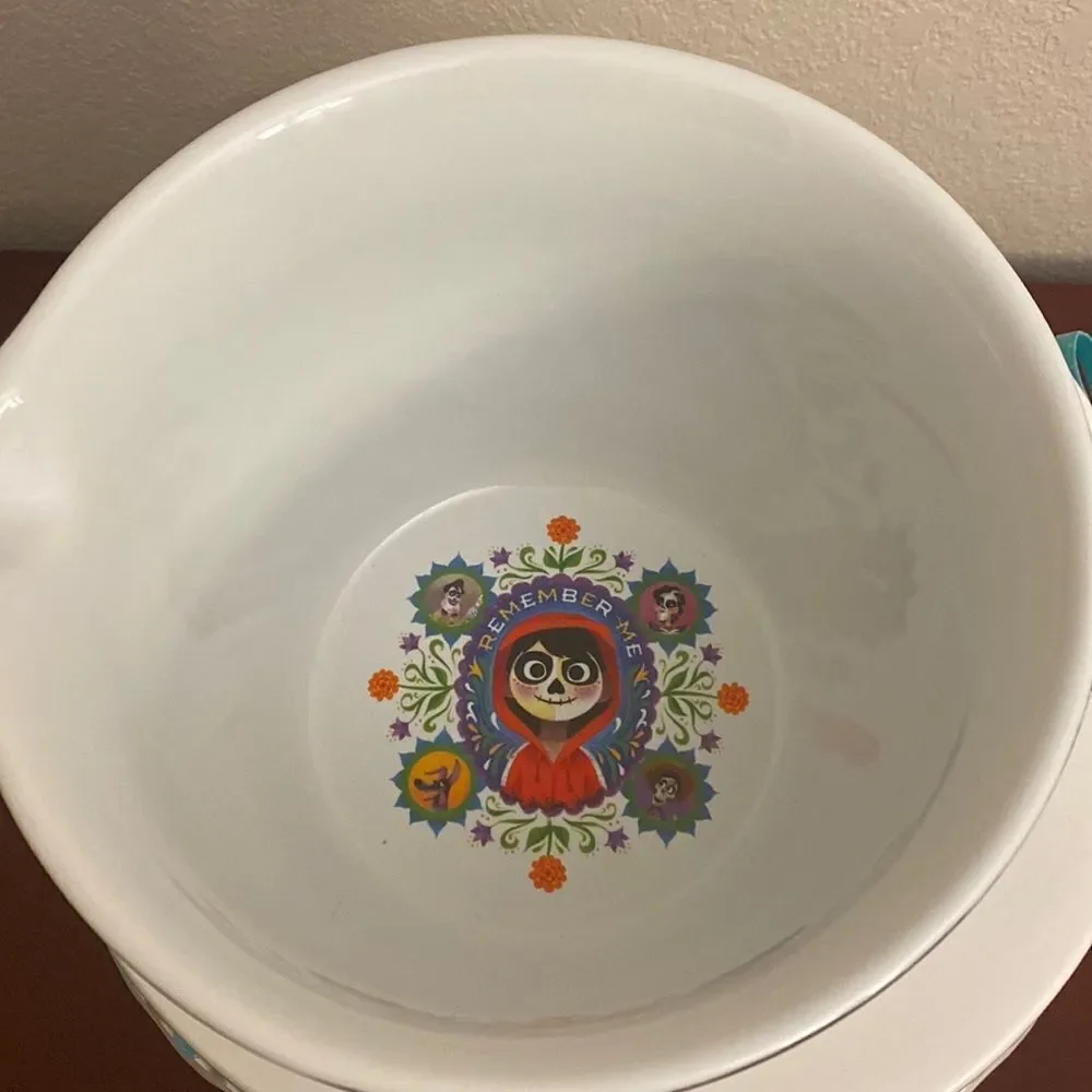 💙❤️ DISNEY/ PIXAR COCO FAMILIA CERAMIC Mixing Bowl NEW!!!